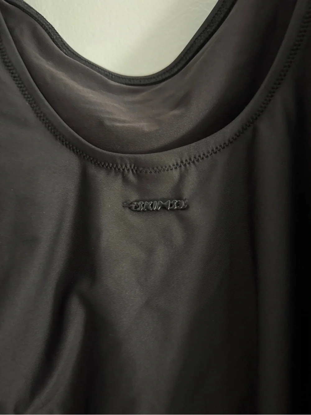 SKIMS SIGNATURE SWIM SCOOP NECK ONE PIECE